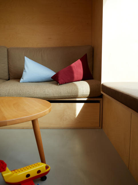 FÚ Tri cushion on sofa in living room Scandinavian design. Fu Kissen