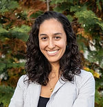 AnaliaAlbuja_2019 Headshot.jpg