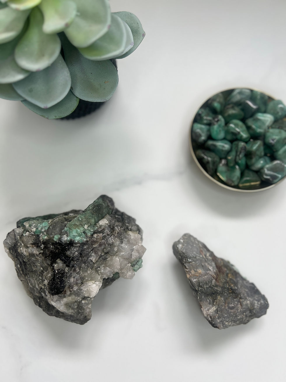Thumbnail: Emerald Tumble Stones