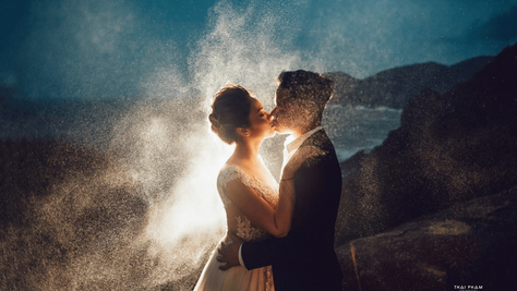 16 Wedding Photographers with Outstanding Websites