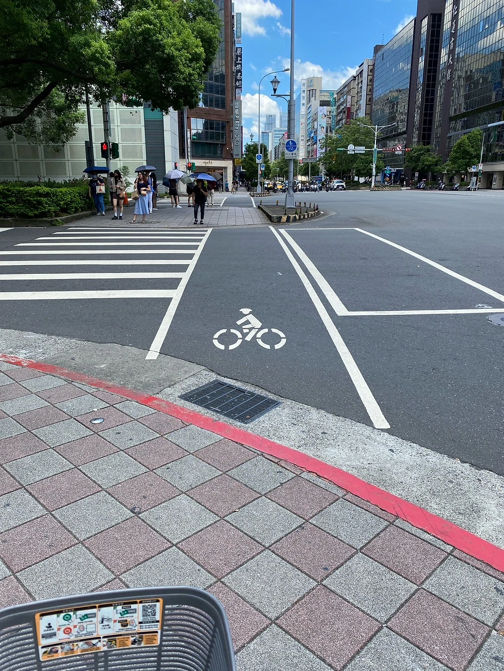 ほとんどの道で自転車専用道路がありました!