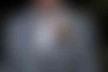 ein Detailbild des Ansteckers vom Bräutigam Hochzeitsfotograf Freiburg