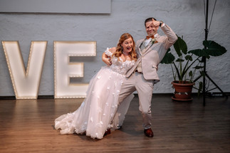 das Brautpaar beim Hochzeitstanz Hochzeitsfotograf Freiburg 