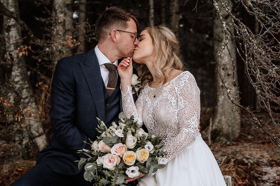 Winter Wonderland - eine standesamtliche Winterhochzeit in Freiburg mit einem Pärchenshooting auf dem Schauinsland im Schnee
