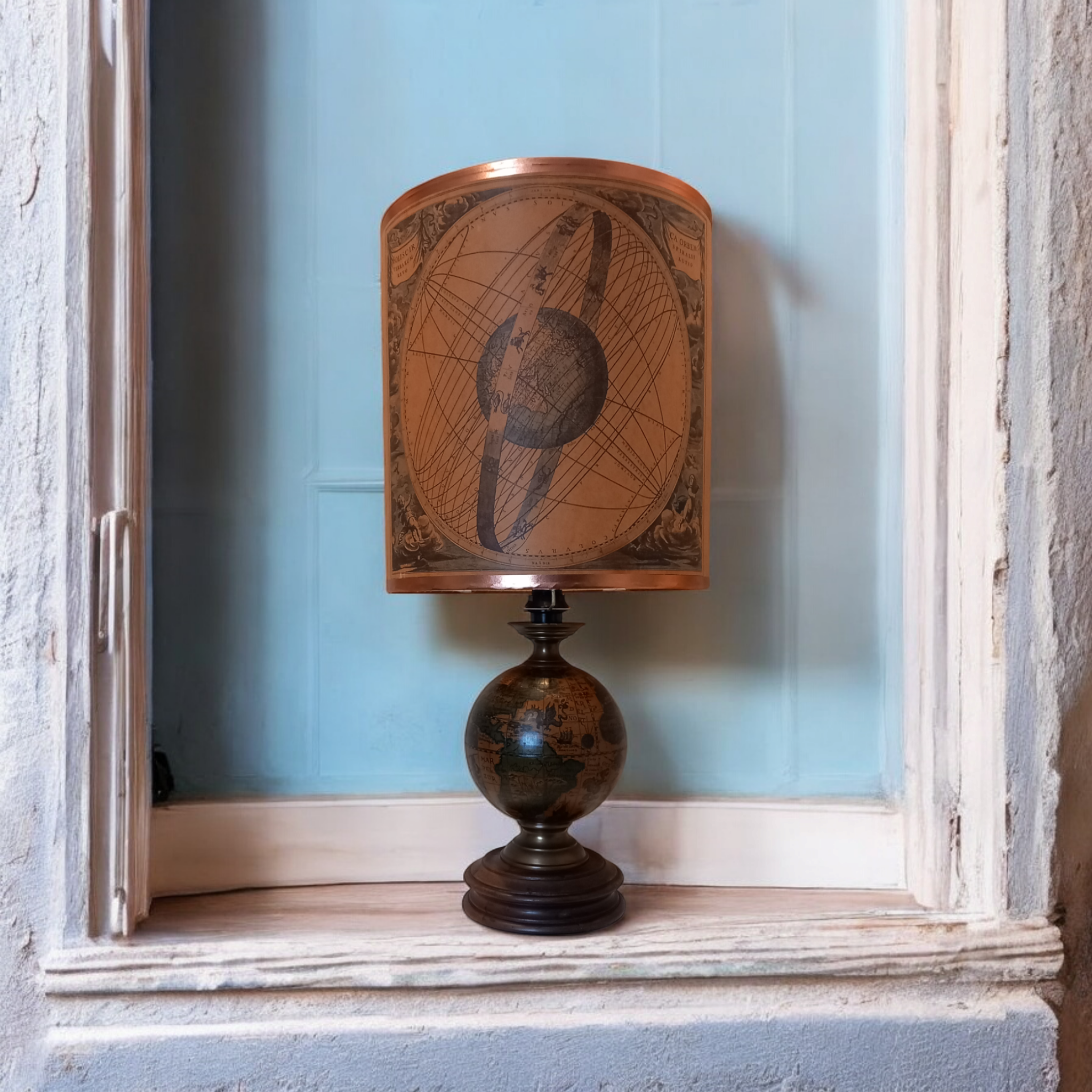 Lampada su mappamondo