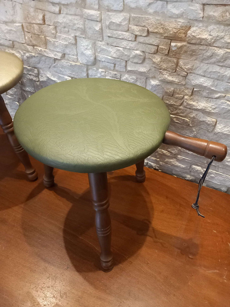 Thumbnail: Coppia di rari sgabelli Mattawa Furniture MFG Limited