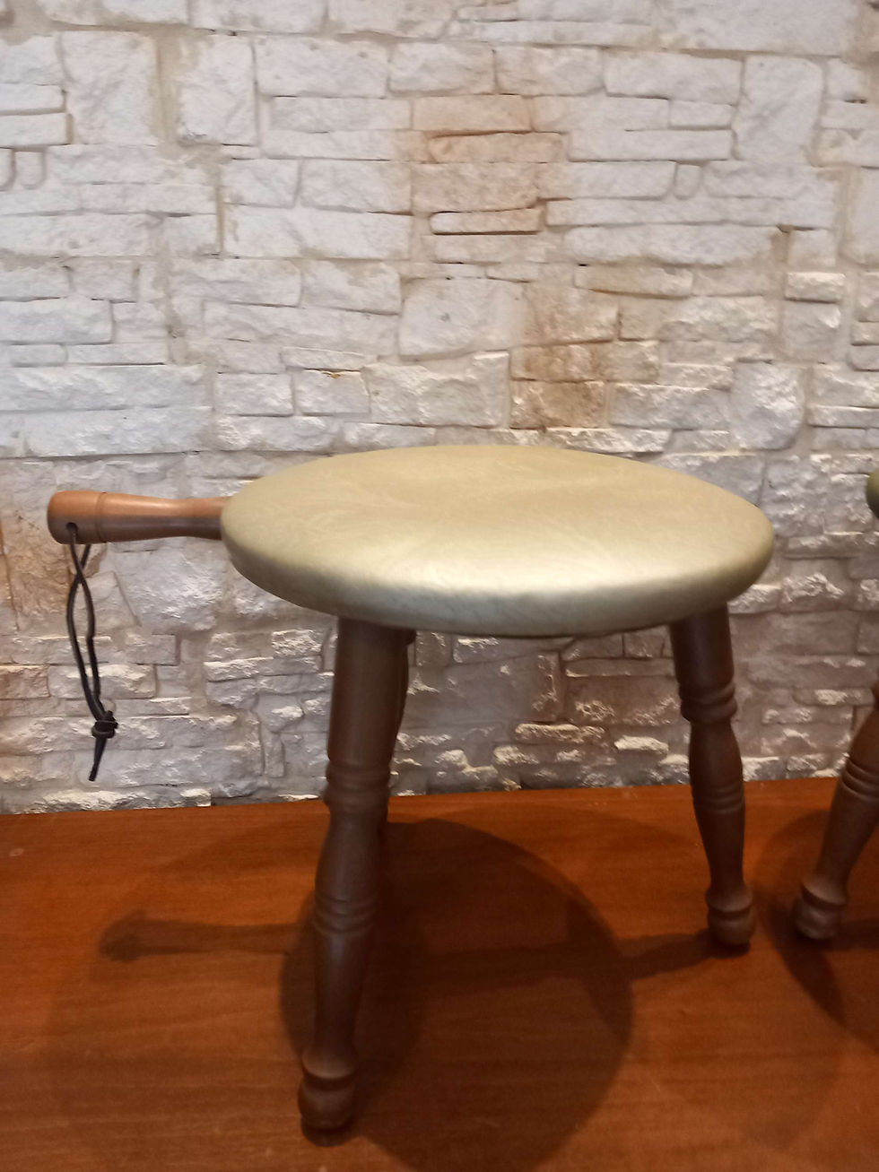 Thumbnail: Coppia di rari sgabelli Mattawa Furniture MFG Limited