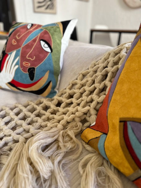 Miniature : Coussin Brodé  - Confidences