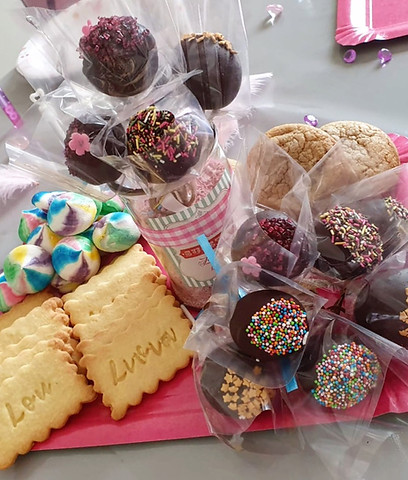 Sweettablebymyjolicake.jpg