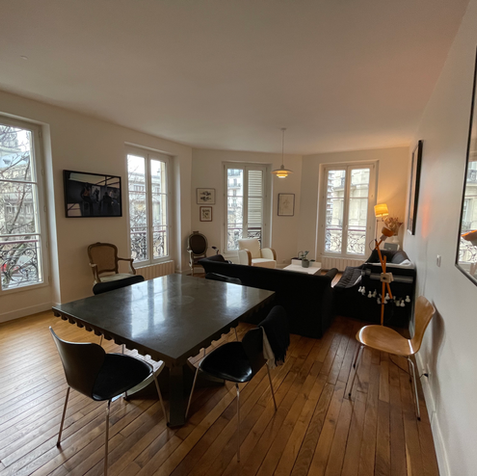 Salon en angle de rue