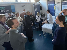 Szenen aus dem Basisworkshop 2024 mit Teilnehmern und Dozenten - Duplex-Sonographie