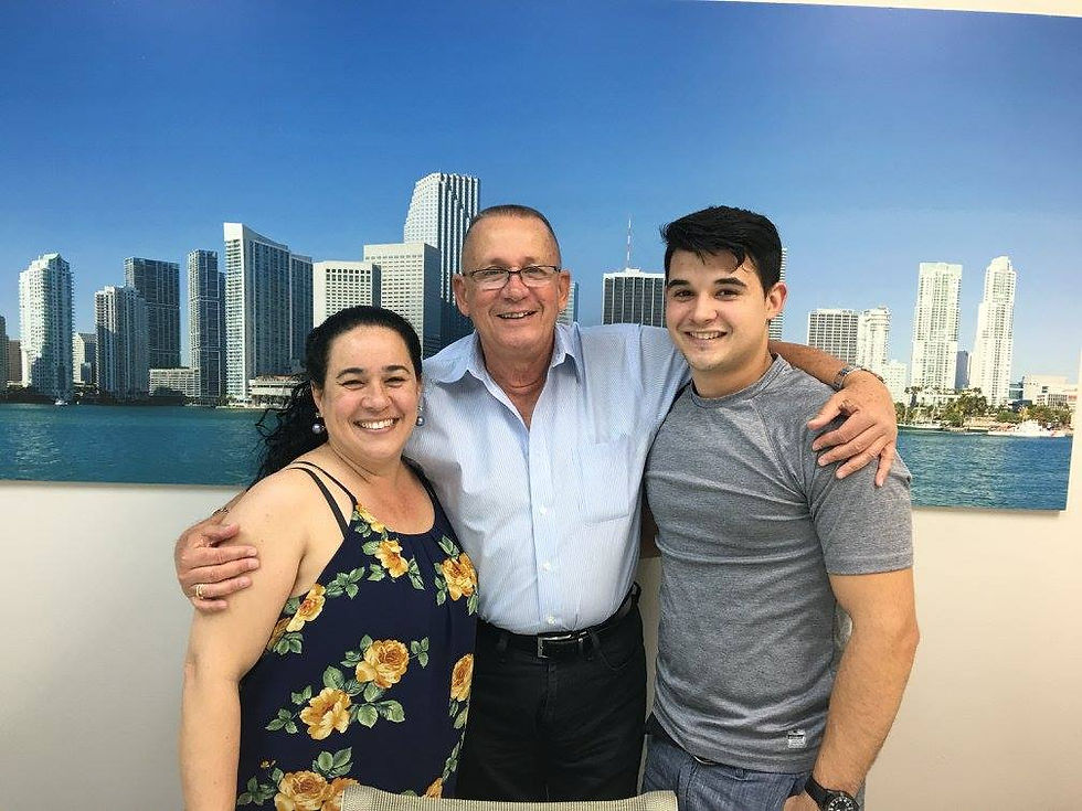 Felicitaciones para Eslei Galvez & su mama Saidy Llanes que compraron su primer hogar recientemente con su gran Realtor y amigo de Liberty Alliance Mortgage, Manuel Sanchez.