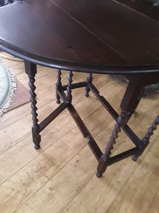 328 Gate Leg Table £35