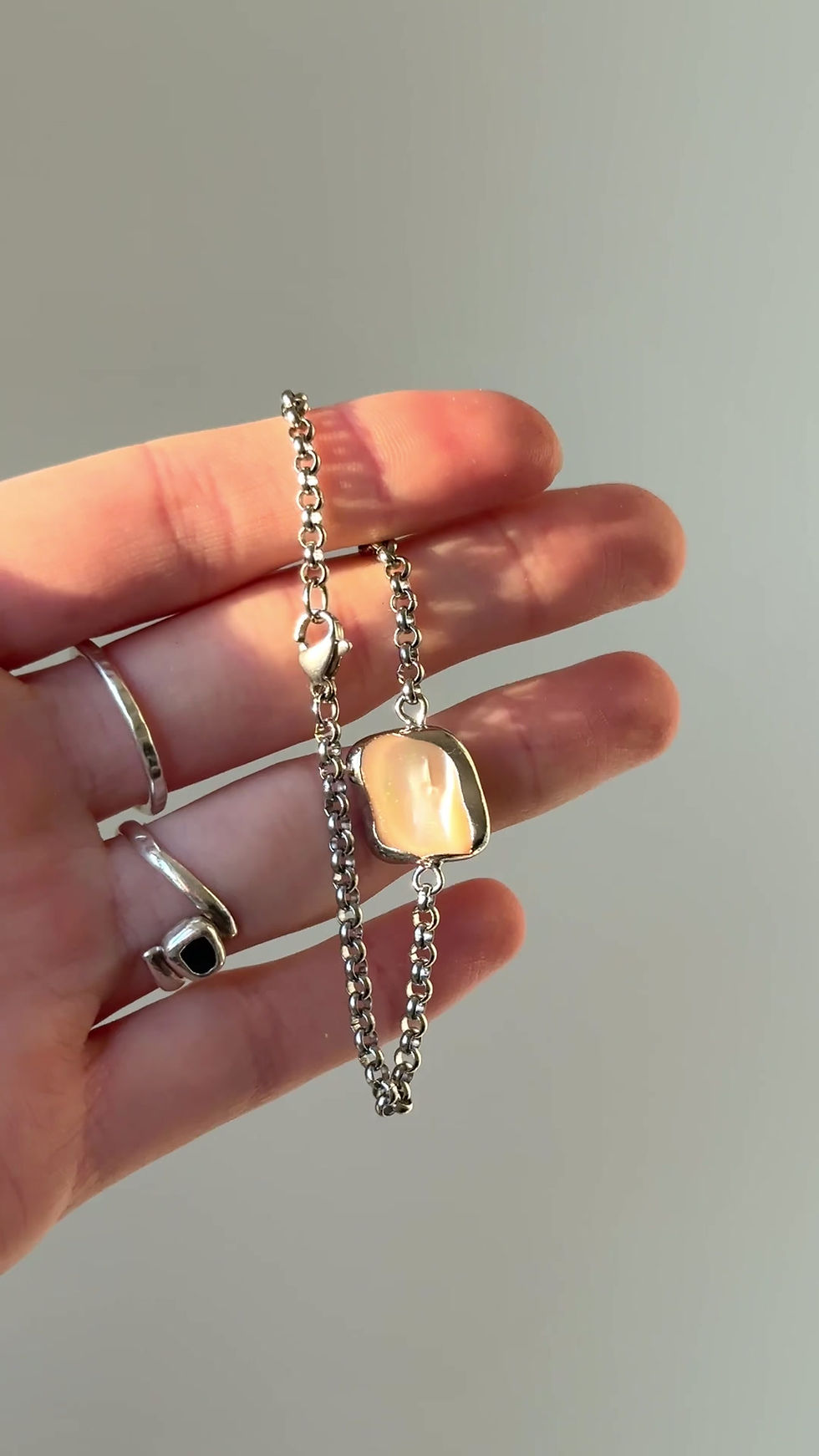 Thumbnail: apricot pearls bracelet