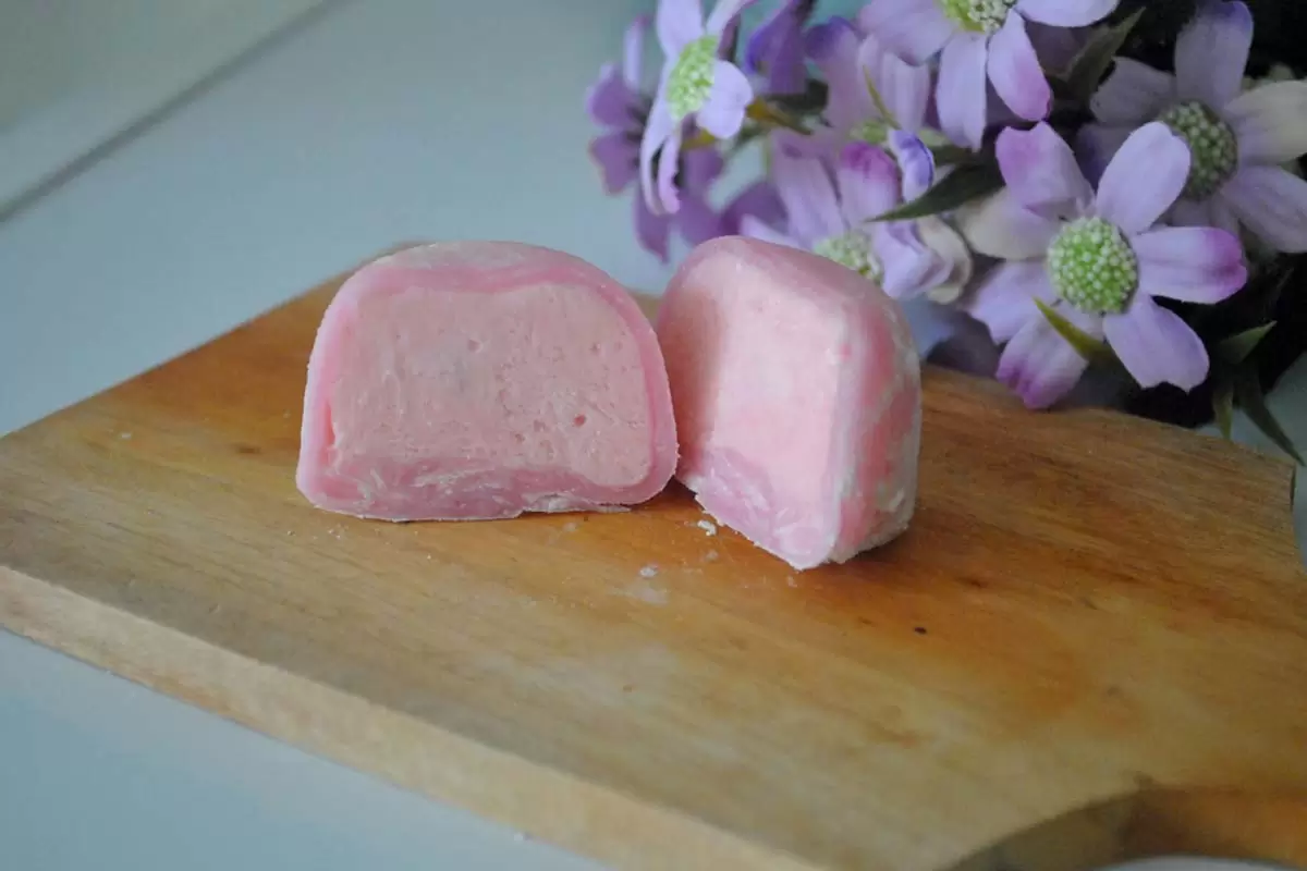 Strawberry-Ice-Cream-Mochi.webp