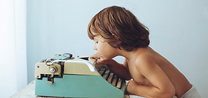 Garçon avec machine Type