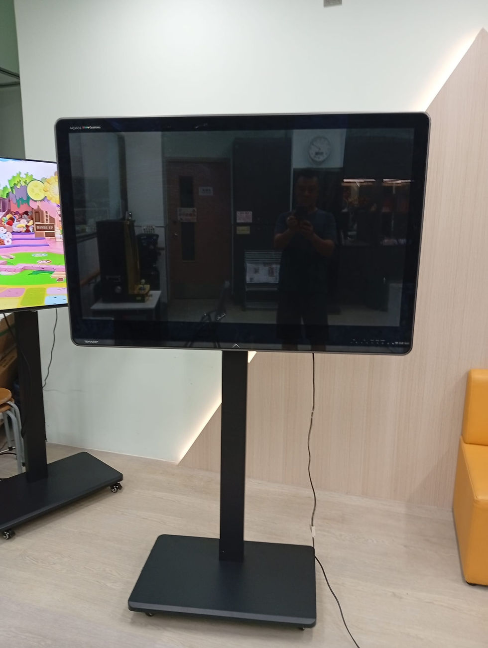 Kowloon City Senior Center Mobile TV Stand NGO Buy Now Pay Later HKTVPRO Professional Services