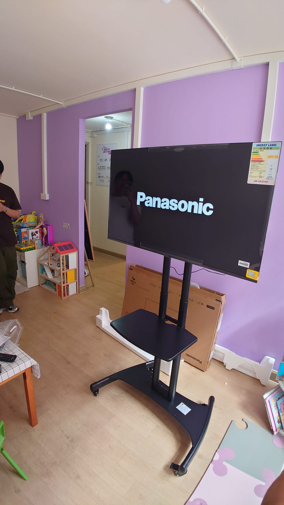 Panasonic電視安裝NGO優惠元朗過渡性房屋NB-AVA-1500流動架 HKTVPRO電視工程服務八鄉七星薈安裝路德會雙魚薈電視架 辦公室流動電視架推薦65吋電視移動支架43吋智能電視報價 NGO先用後付電視安裝電視落地架組裝服務香港電視架供應商