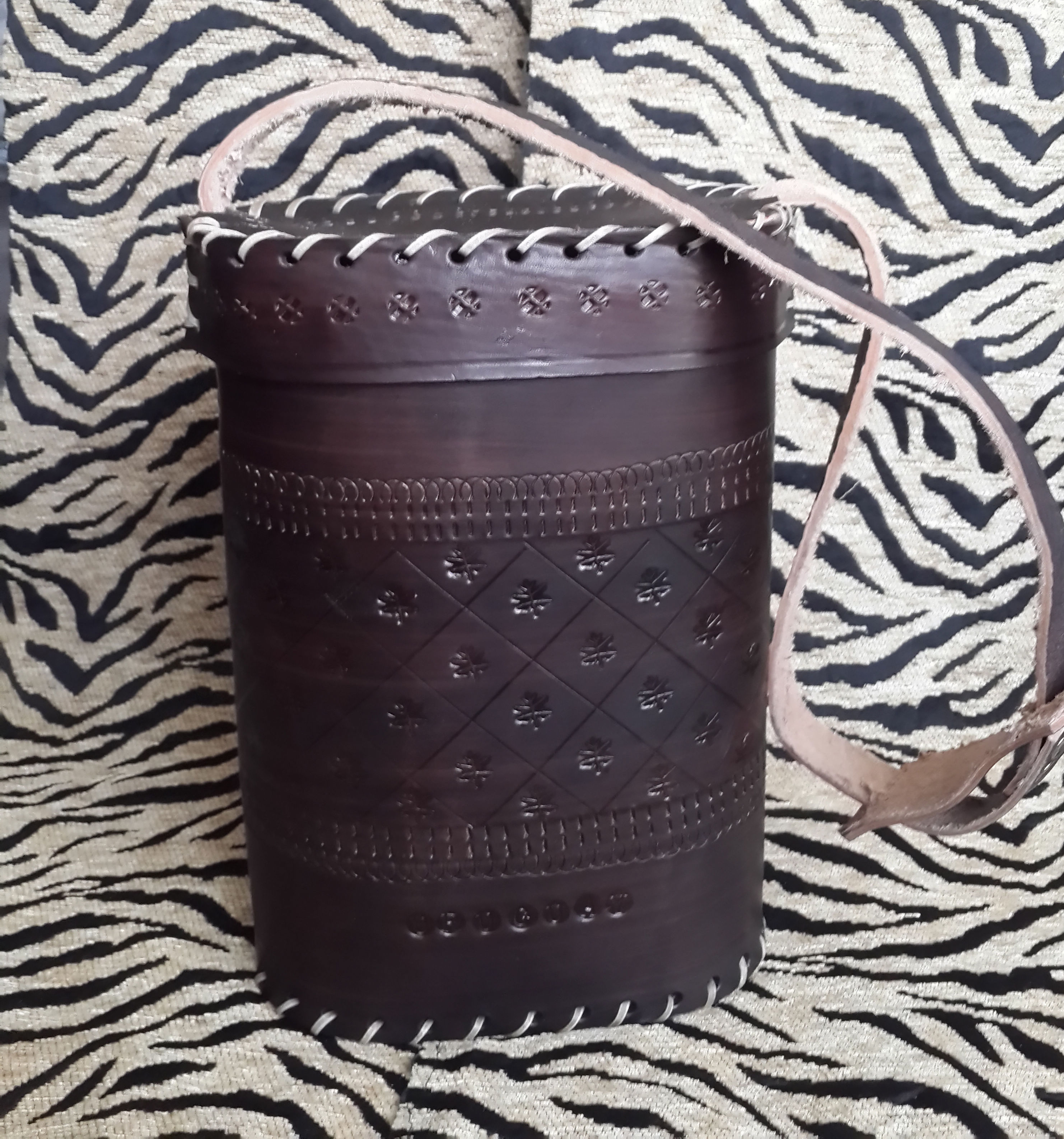 Matera de cuero cocida a mano