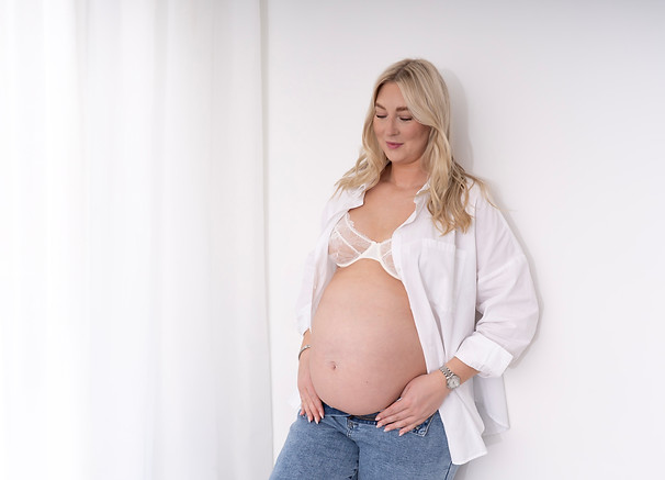 maternity photographer wigan