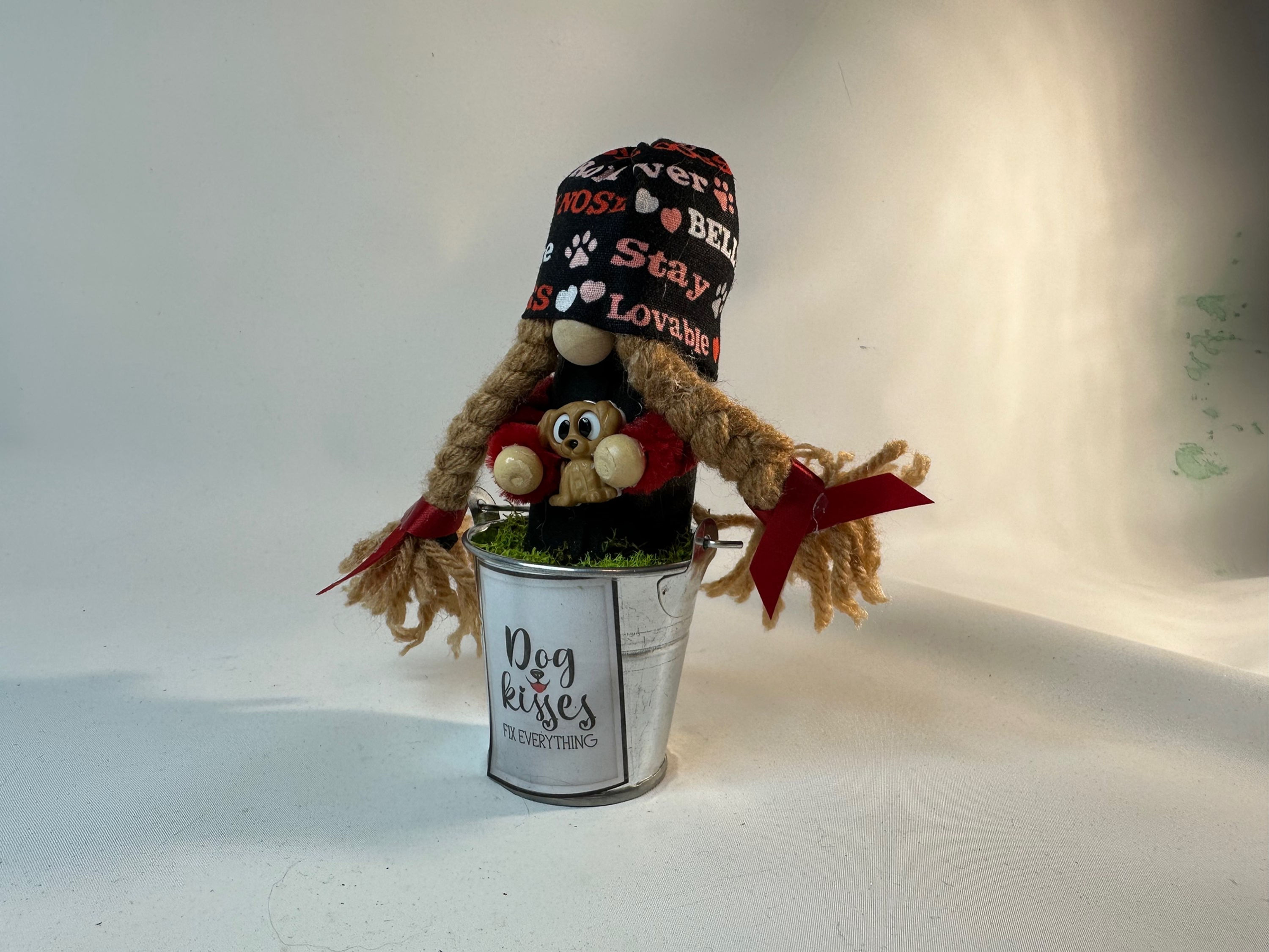 Dog Kisses Cheery Gnome Bucket
