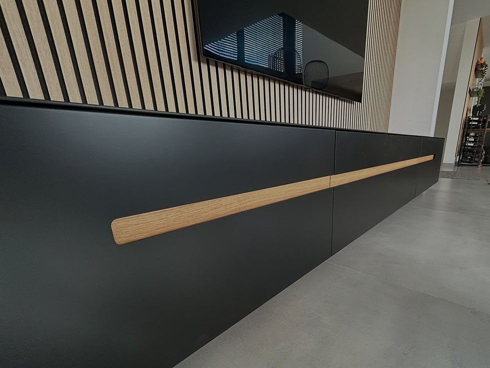 TV-Wand nach Maß mit Lamellenwand und schwebendem Lowboard in Nussloch bei Heidelberg
