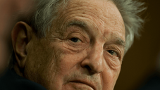 IRS otorgó exención de impuestos a grupo respaldado por Soros acusado de atacar a 'republicanos'.