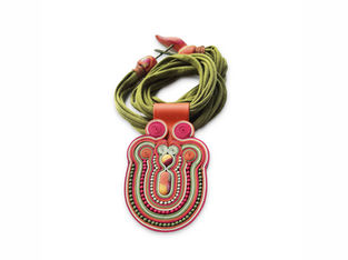 CHERISHING CLAY COMMUNITIES • Roberta Modulo