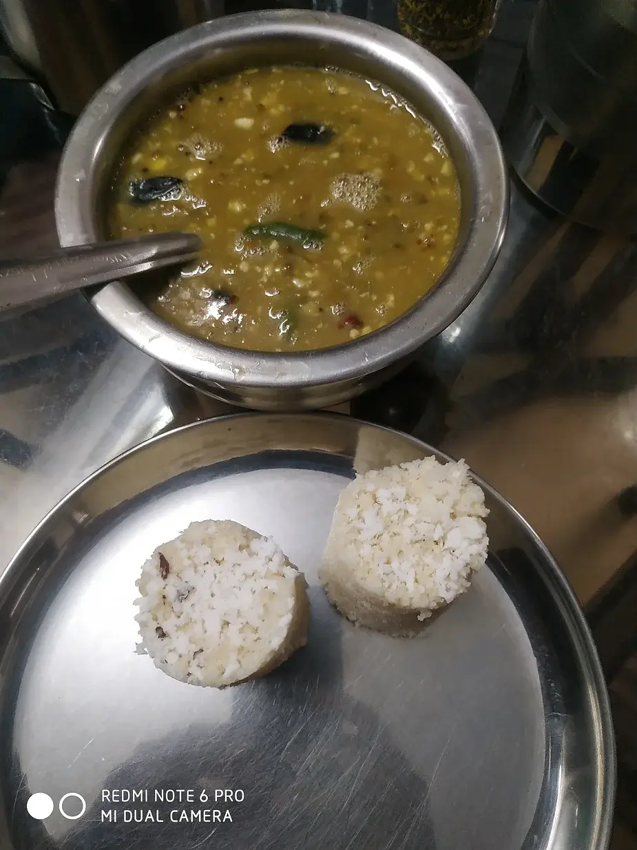 steam cake with green gram curry