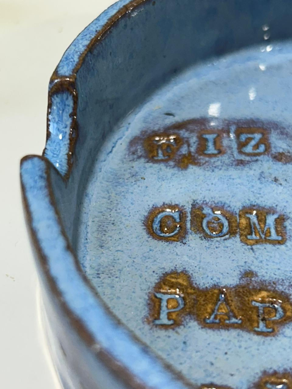 Miniatura: Cinzeiro PAPEL DE VÍTIMA