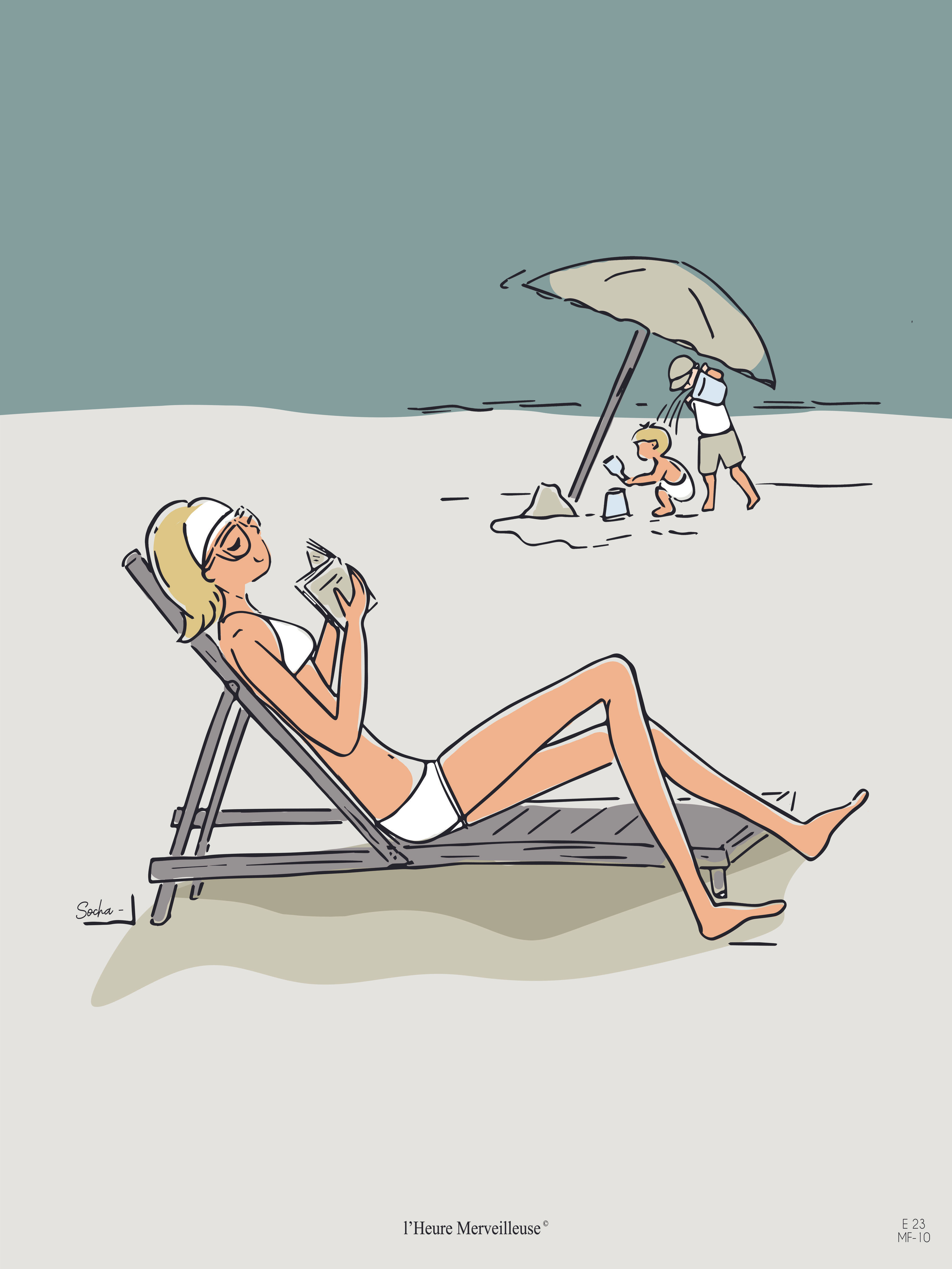 Transat à la plage sur fond bleu