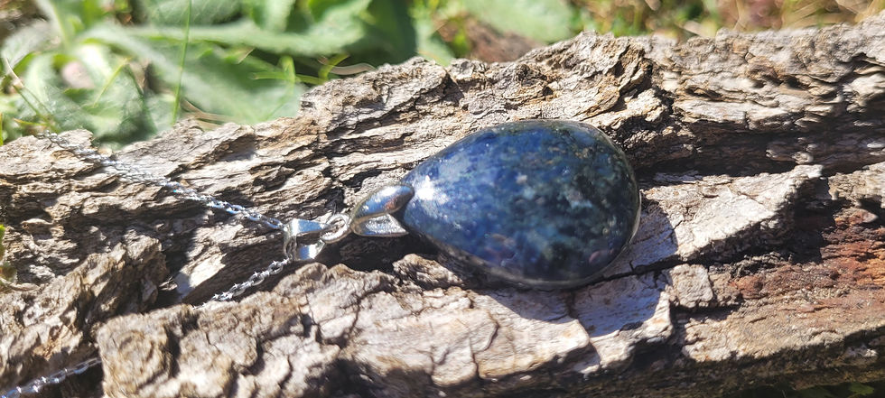 Miniature : Pendentif en cordiérite /Iolite