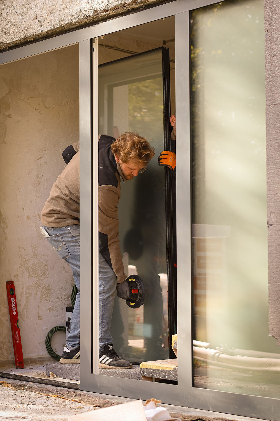 Pestalozzi_Fenstermontage_Justierung von der Bautischlerei.jpg