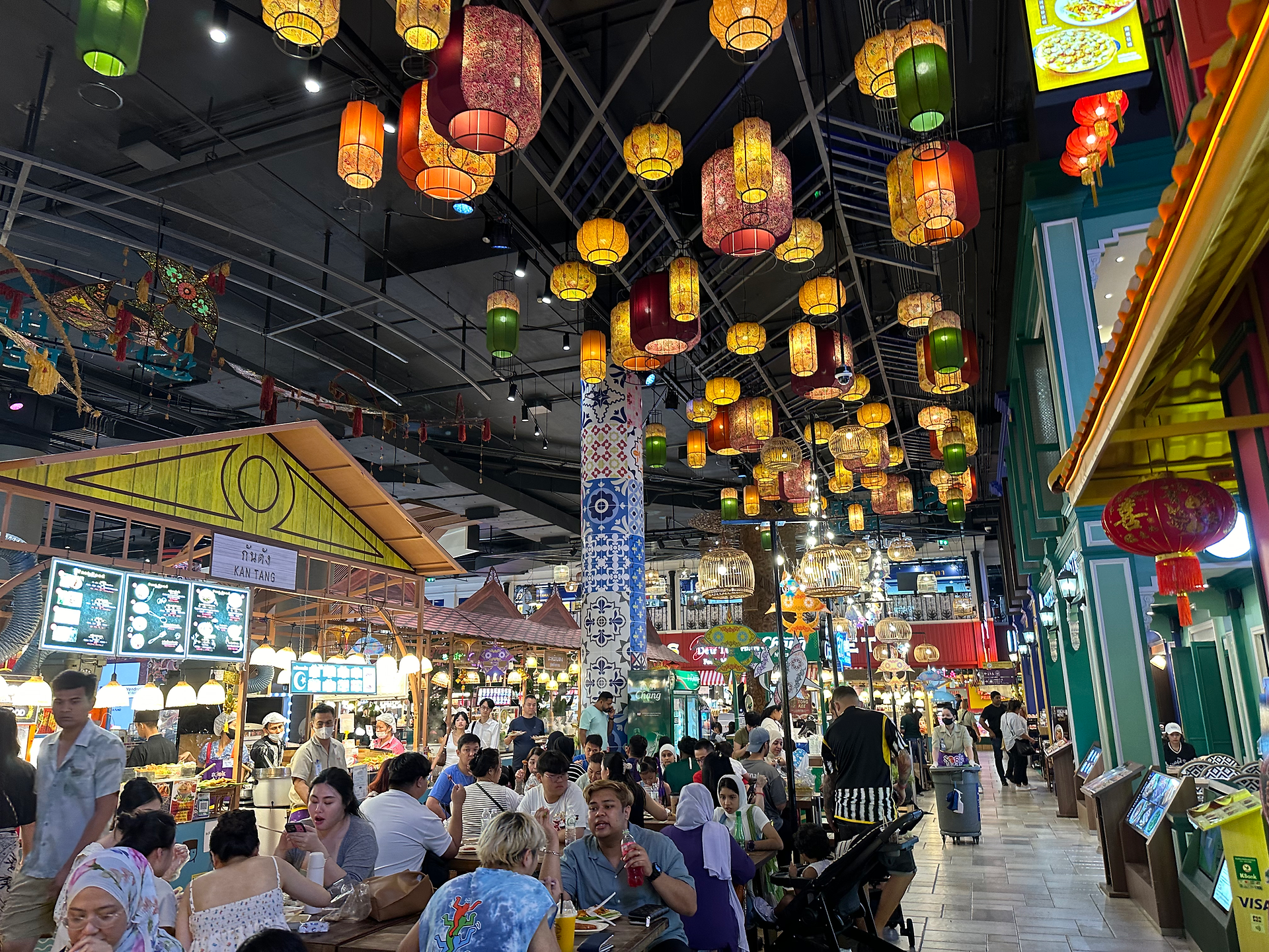 Dine-in at SookSiam Floating Market