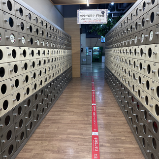 Lockers at Sparex Korean Spa that will lead to the pools