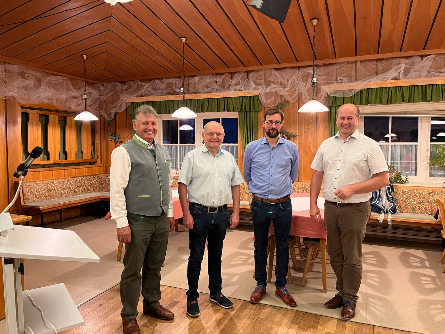 Offene Veranstaltung des Bayerischen Bauernverbands zum Thema Wasserstoff, um mehr Wissen rund um die Potenziale und Chancen des nachhaltigen und treibhausgasneutralen Energieträgers unter den Landwirten der Region zu verbreiten.