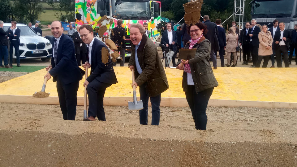 Das Team der HyFuture beim Spatenstich in Pfeffenhausen, Wasserstoff in Niederbayern, Wasserstoffinfrastruktur, H2-Technologiezentrum