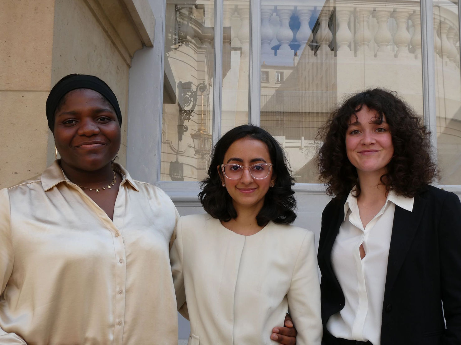 The French 1st prize winners, Lesly Kana, Cypris Remond and Khushi Tivary from EDHEC Business School, at the Élysée Palace