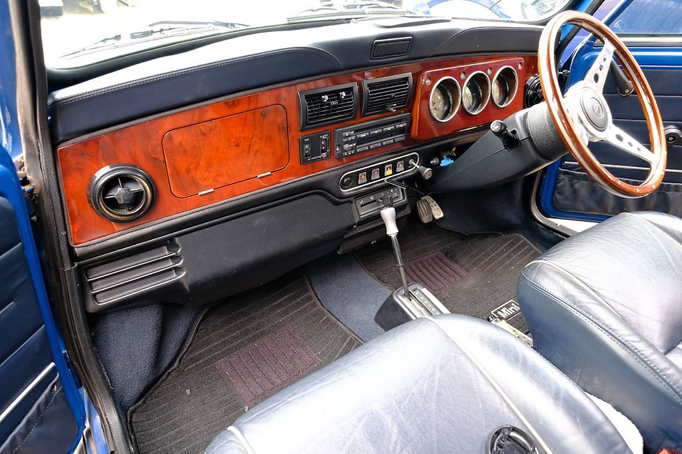 お客様の愛車、ローバーミニに取り付けた姿。