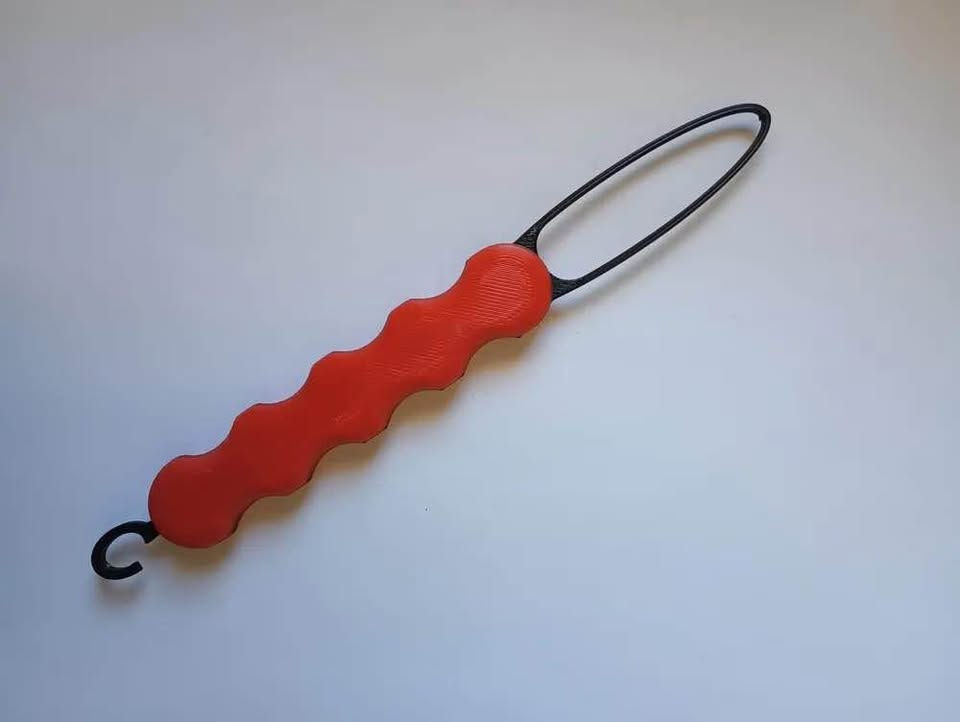 Button and Zipper Helper