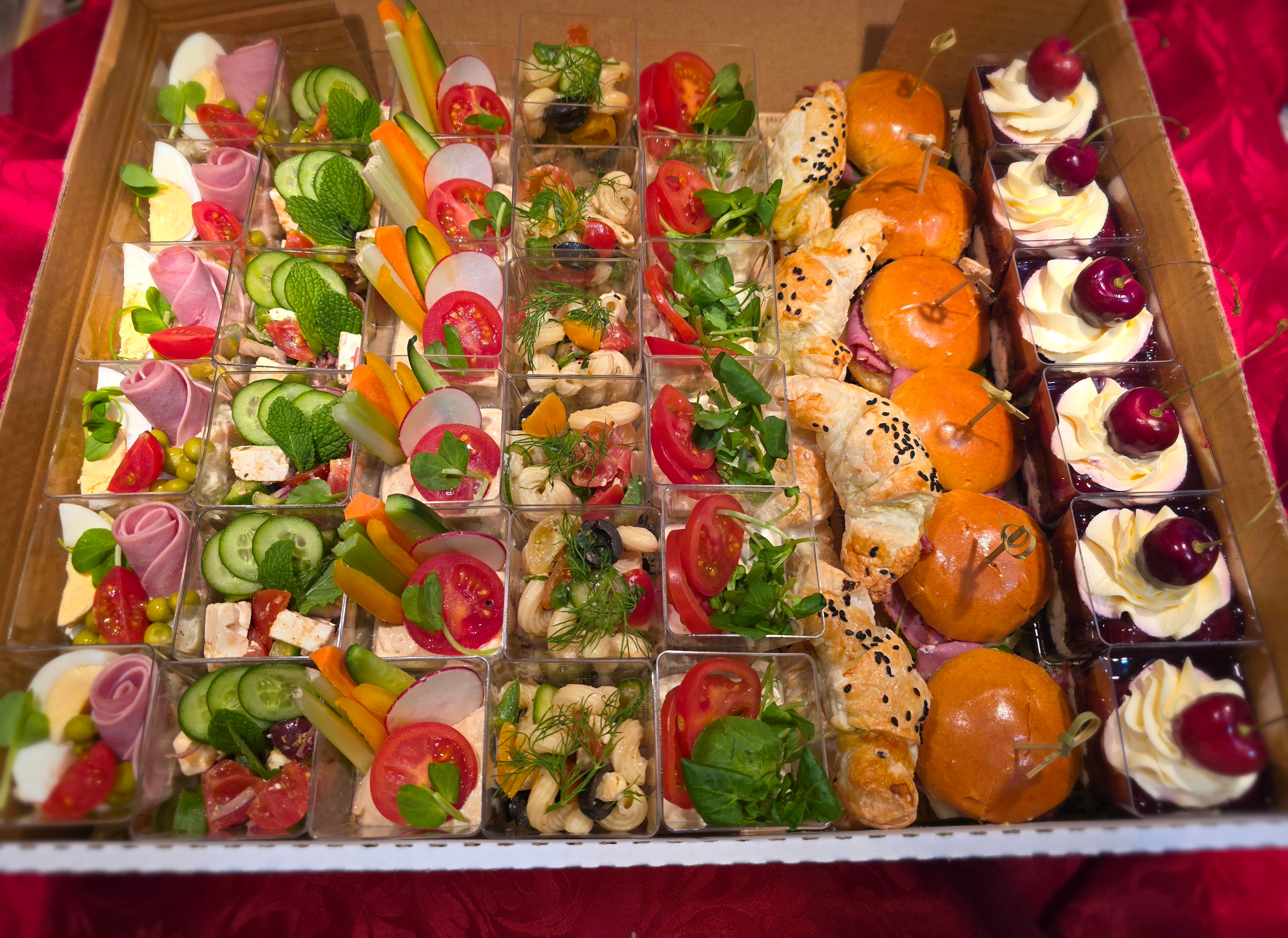 Mixed box 8 with dessert