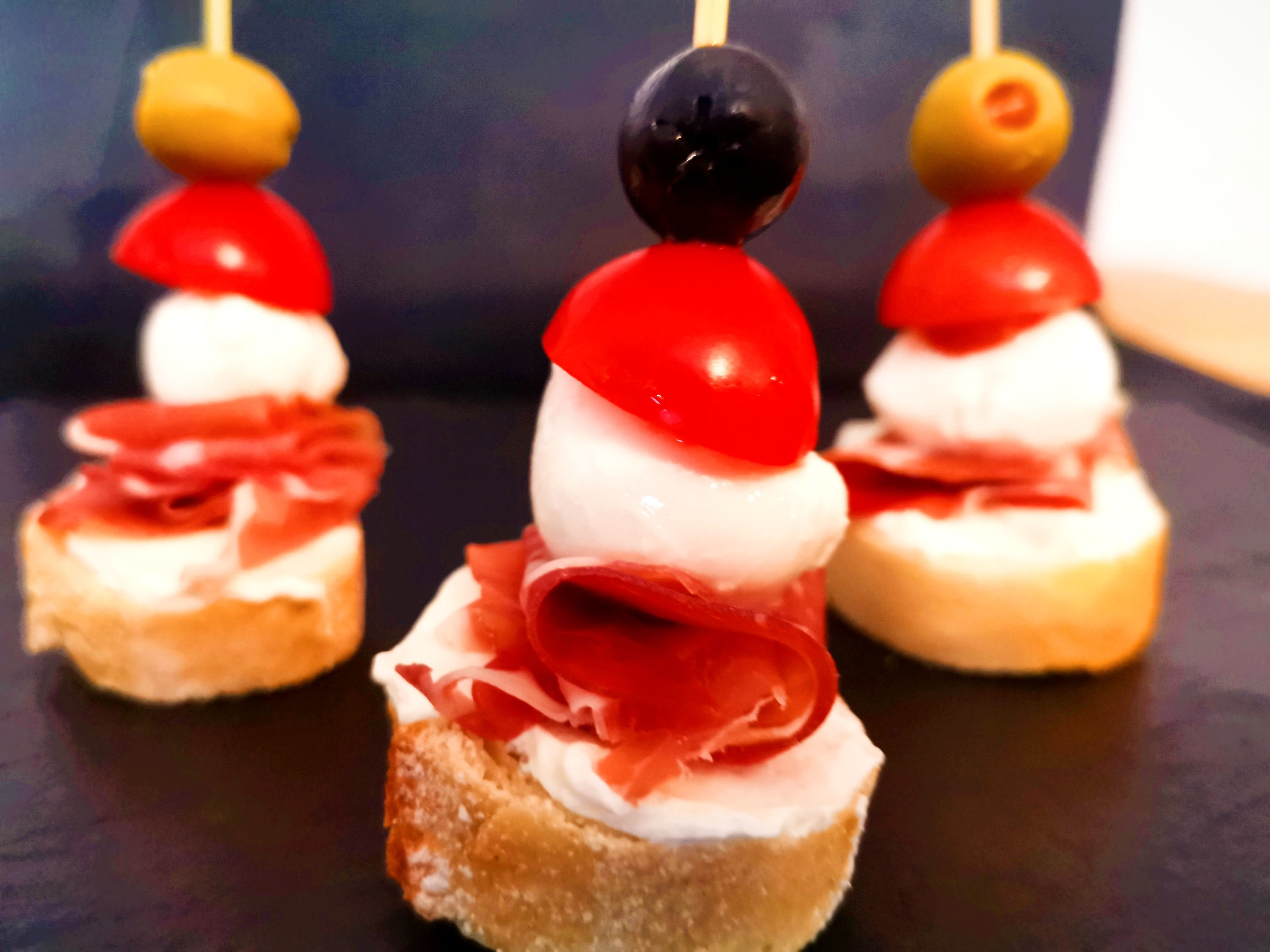 Canapes with Parma ham 10pc