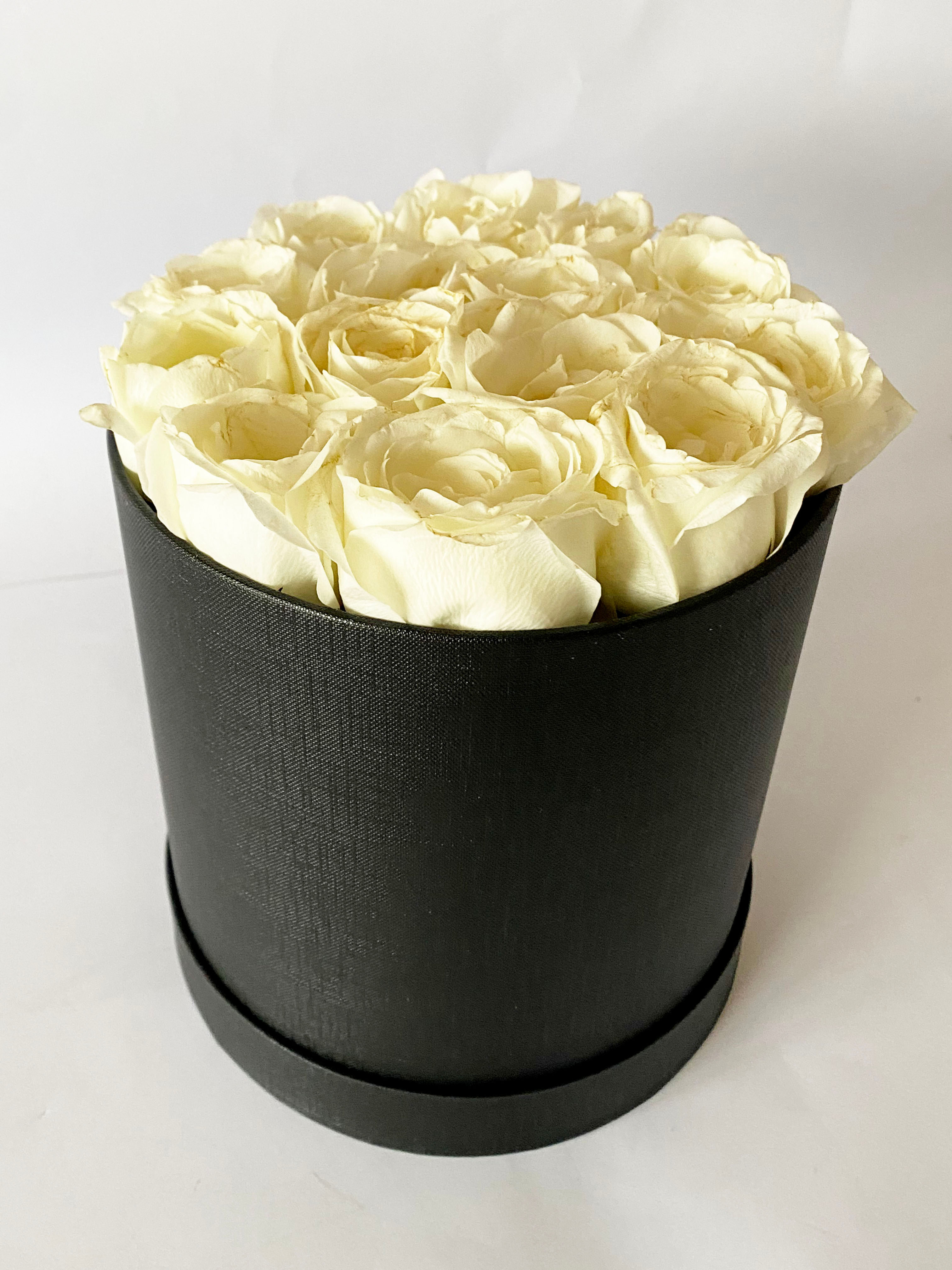 Lüks Deri Kutuda Beyaz Güller