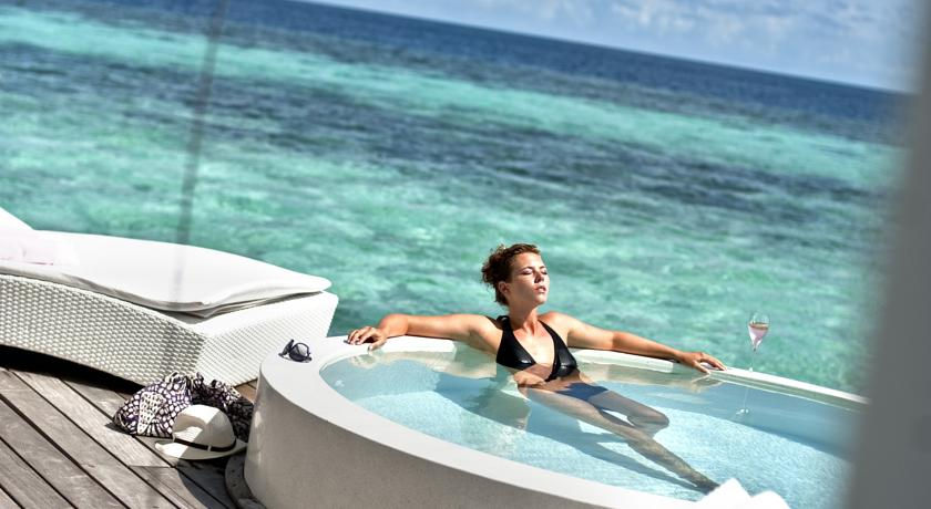 Miniatura: Diamonds Athuruga Beach & Water 4*