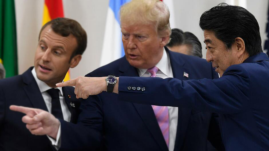 Primer Ministro de japón Shinzo Abe con reloj Minase Divido
