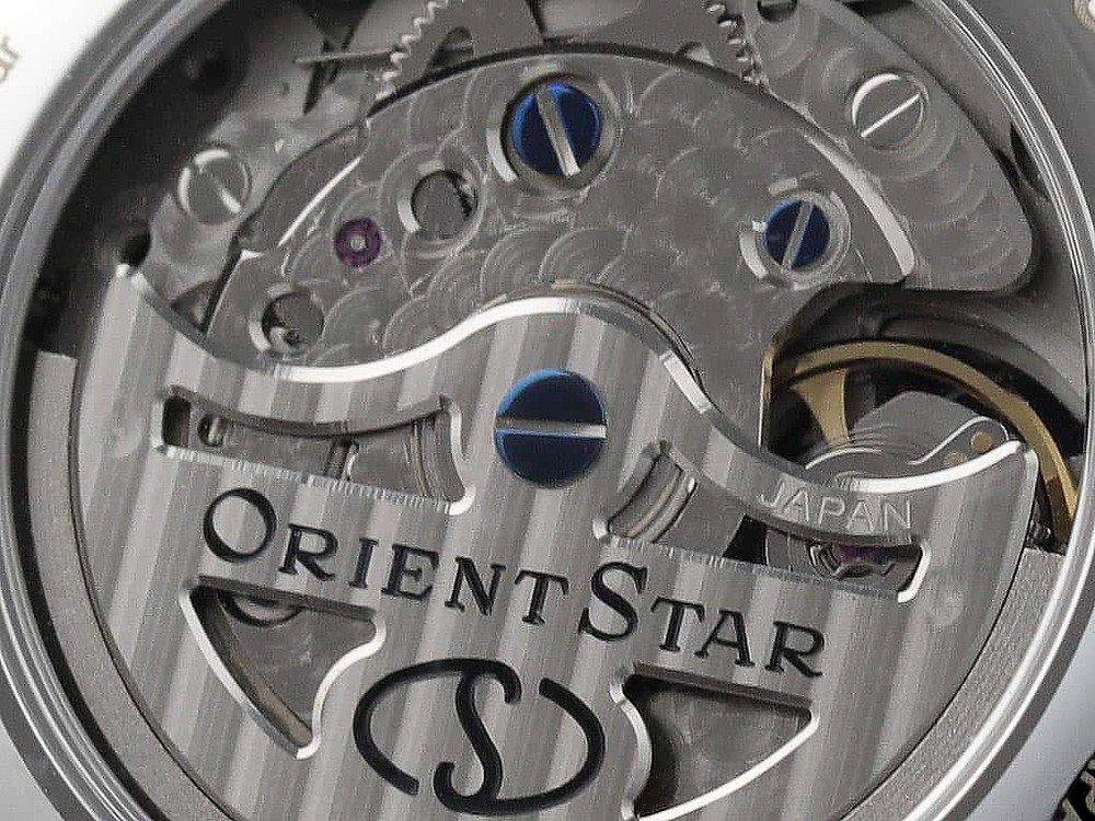 detalle calibre F7M63 orient star automatico fase lunar