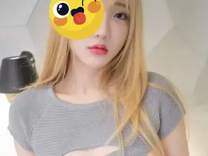 맑고 깊은 눈매와 화사한 미소를 지닌 26세 분홍 씨의 청순하고 세련된 모습"