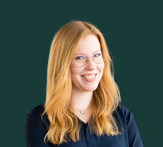 Saskia Jamil_Profilbild_dunkelgrün_LinkedIn.jpg