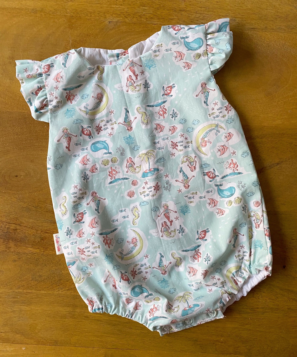 Ranita Santi sirenas y fondo del mar