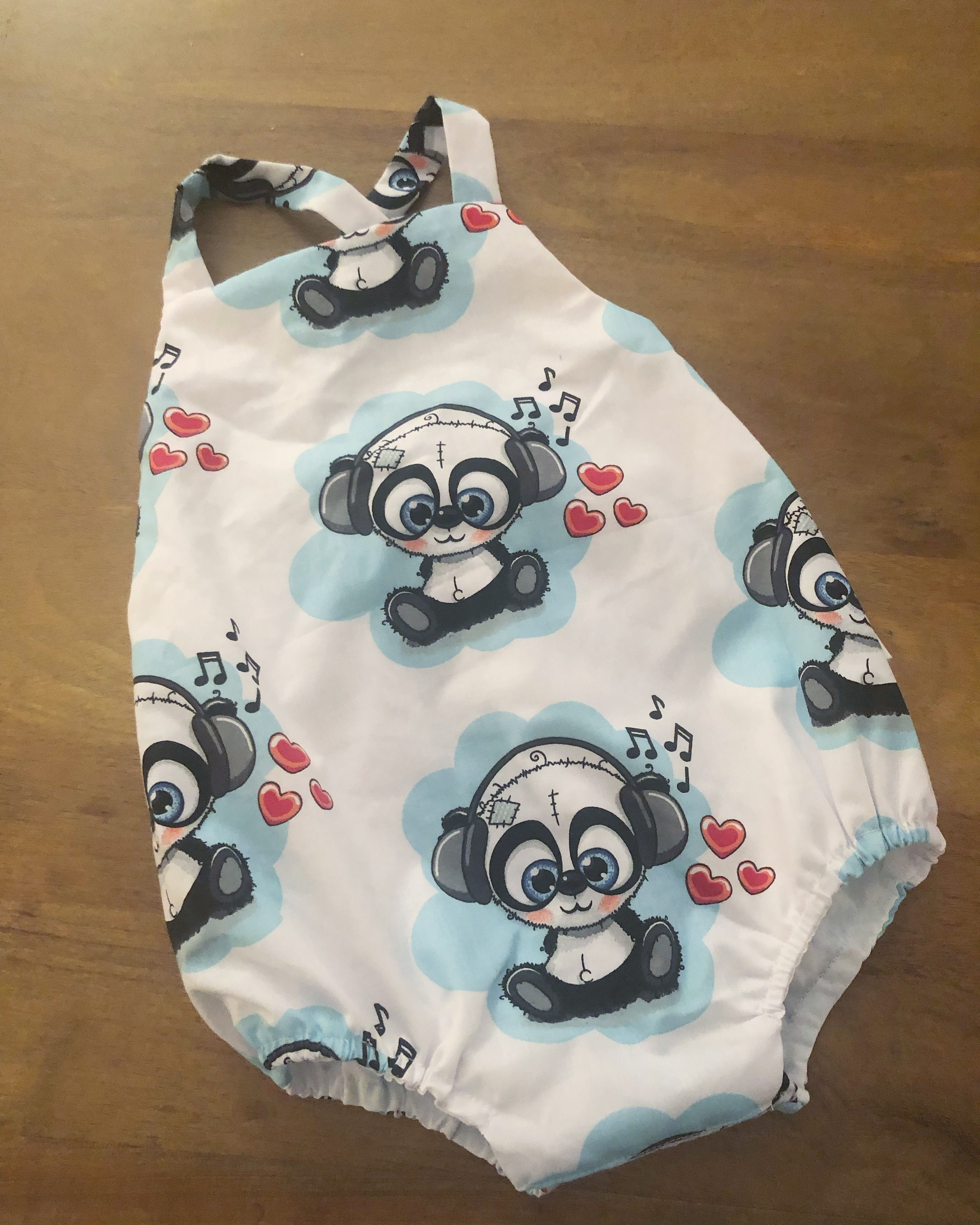 Ranita Ana oso panda con cascos